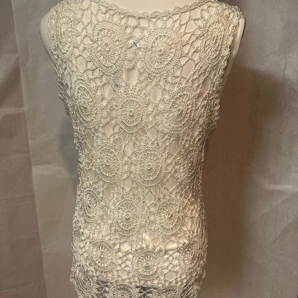 Elegant Lace Sleeveless Top